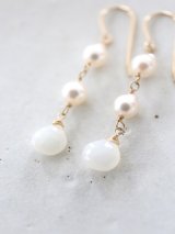 14KGF　akoya pearl  whait moonstone pierce