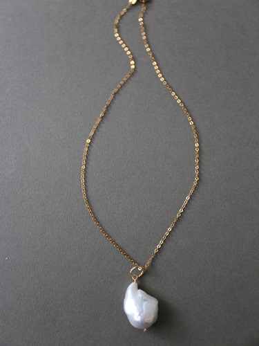 14kgf)大粒淡水バロックパールチャームネックレス 40ｃｍ - shaina