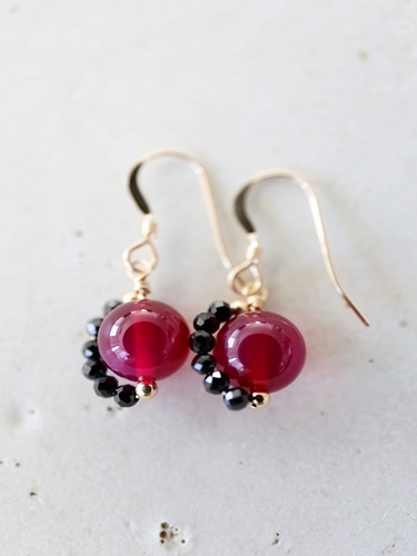 14KGF black spinel 　winered  pierce 